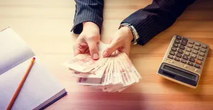 Jak rozliczyć delegację krajową, a jak zagraniczną?